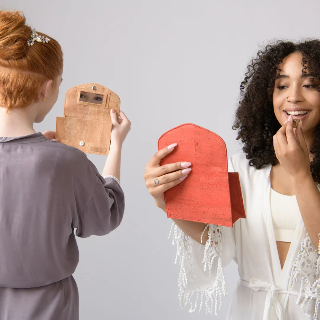 Glamour Meets Sustainability: Cork Cosmetic Bag with Mirror