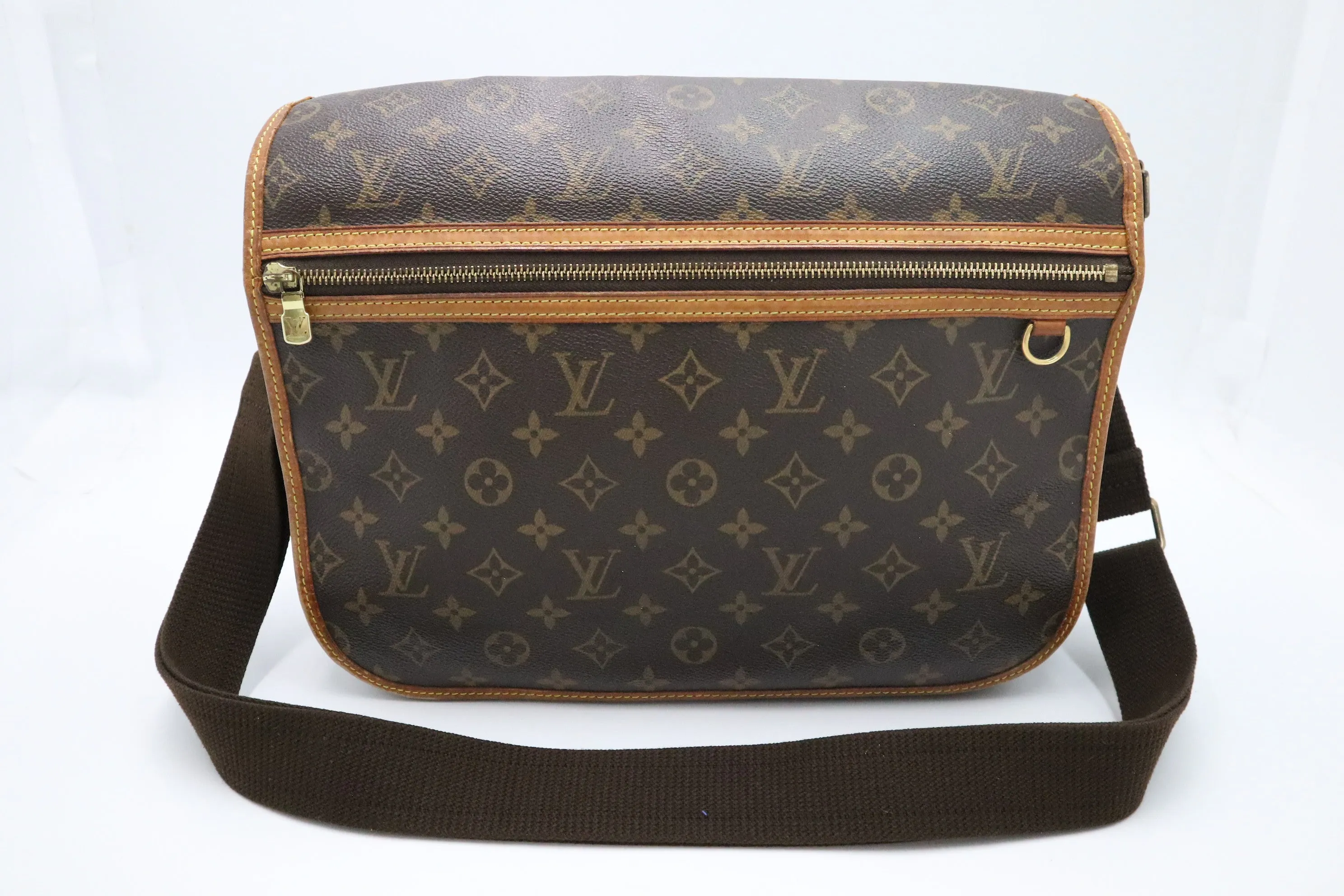 Louis Vuitton Messenger Bosphore MM in Monogram Canvas