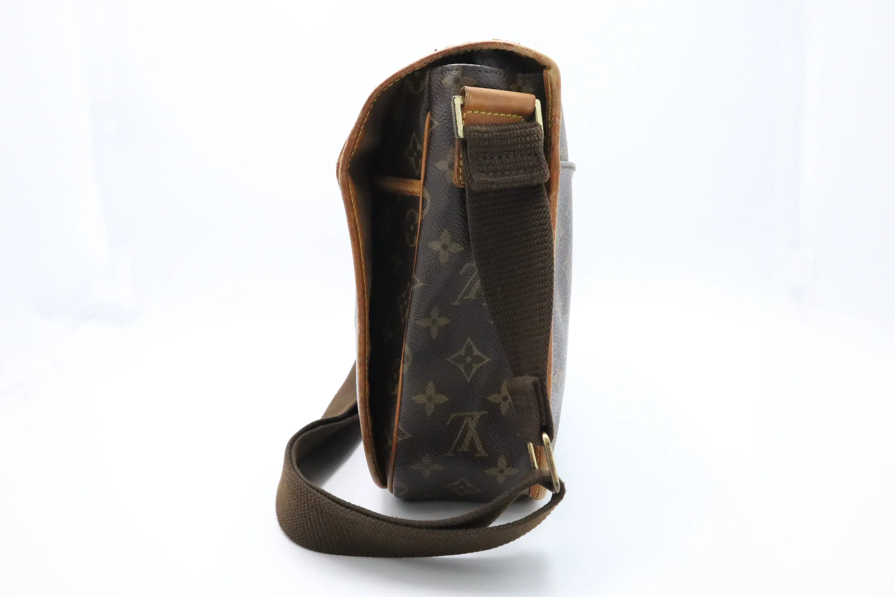 Louis Vuitton Messenger Bosphore MM in Monogram Canvas