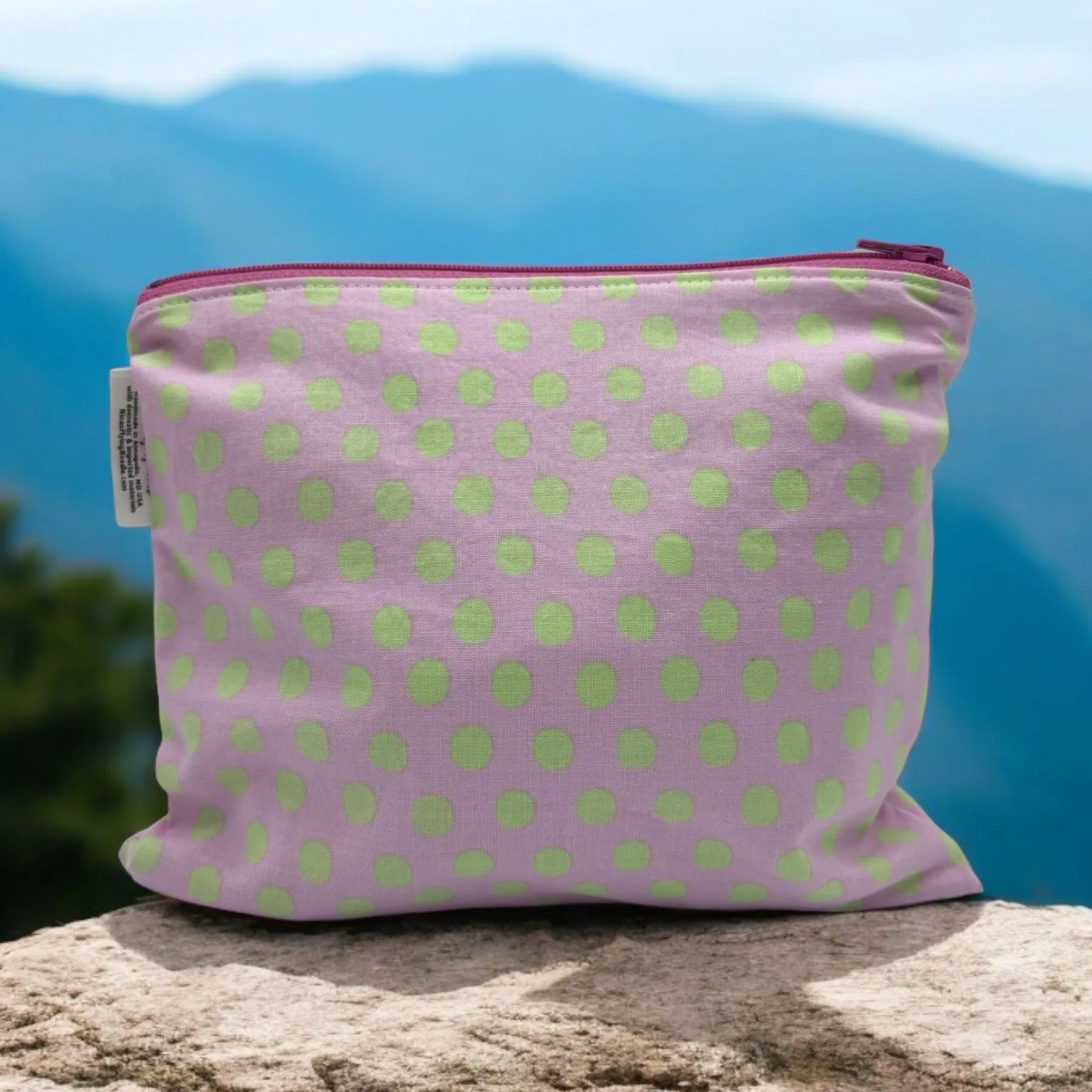 Sandwich Sized Reusable Zippered Bag Dots On Pink